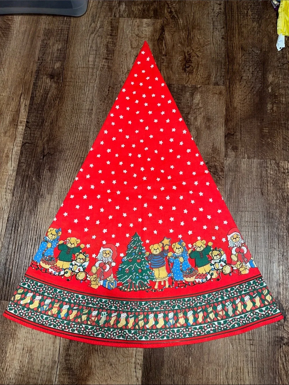 Lucy Rigg-1987 Teddy Christmas 60 inch tablecloth round